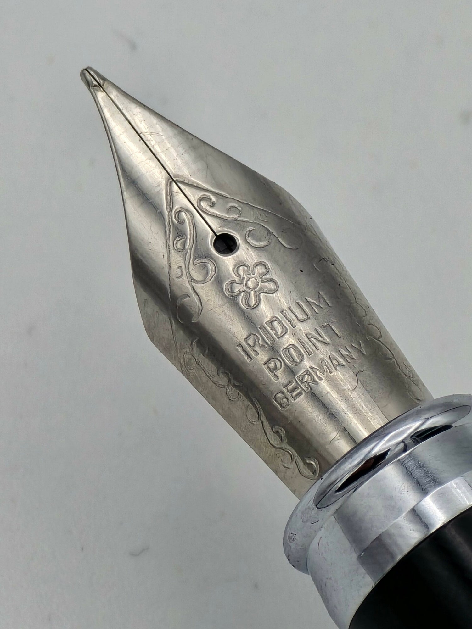 ACME Andre Putman Ribbons - Fine Steel Nib - Pre-Owned