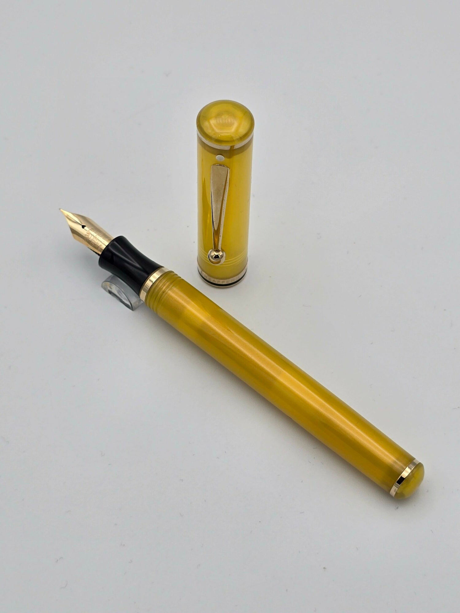 Sheaffer Levenger Connaisseur Yellow - 14k Fine Nib - Pre-Owned