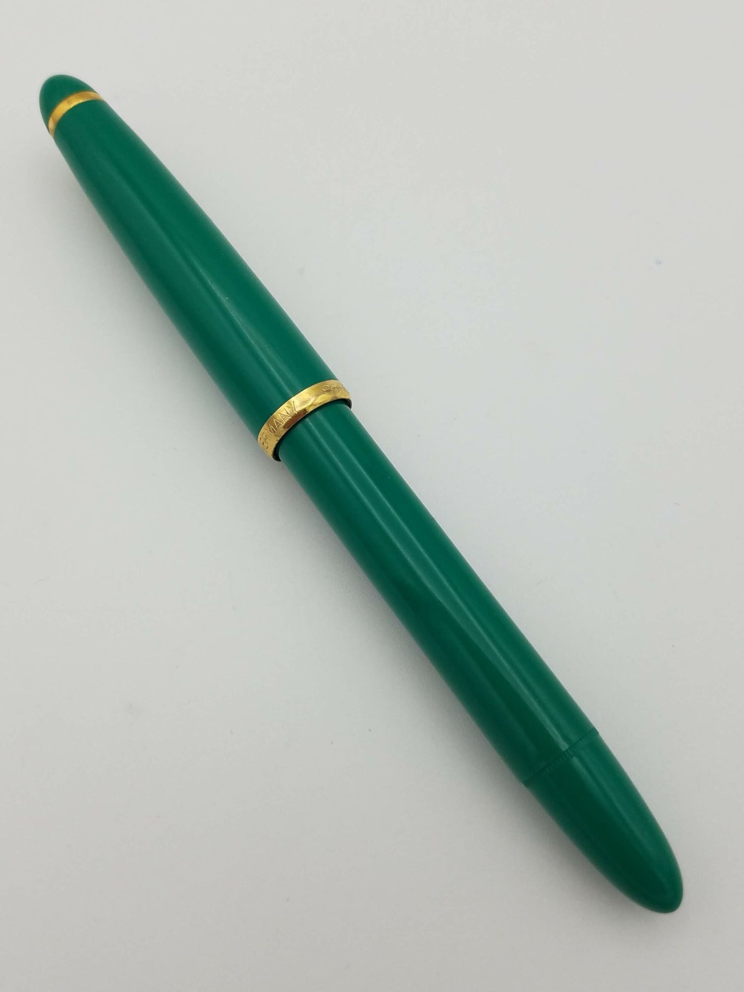 Senator Fountain Pen Green - Broad Steel Nib - Pre-Owned