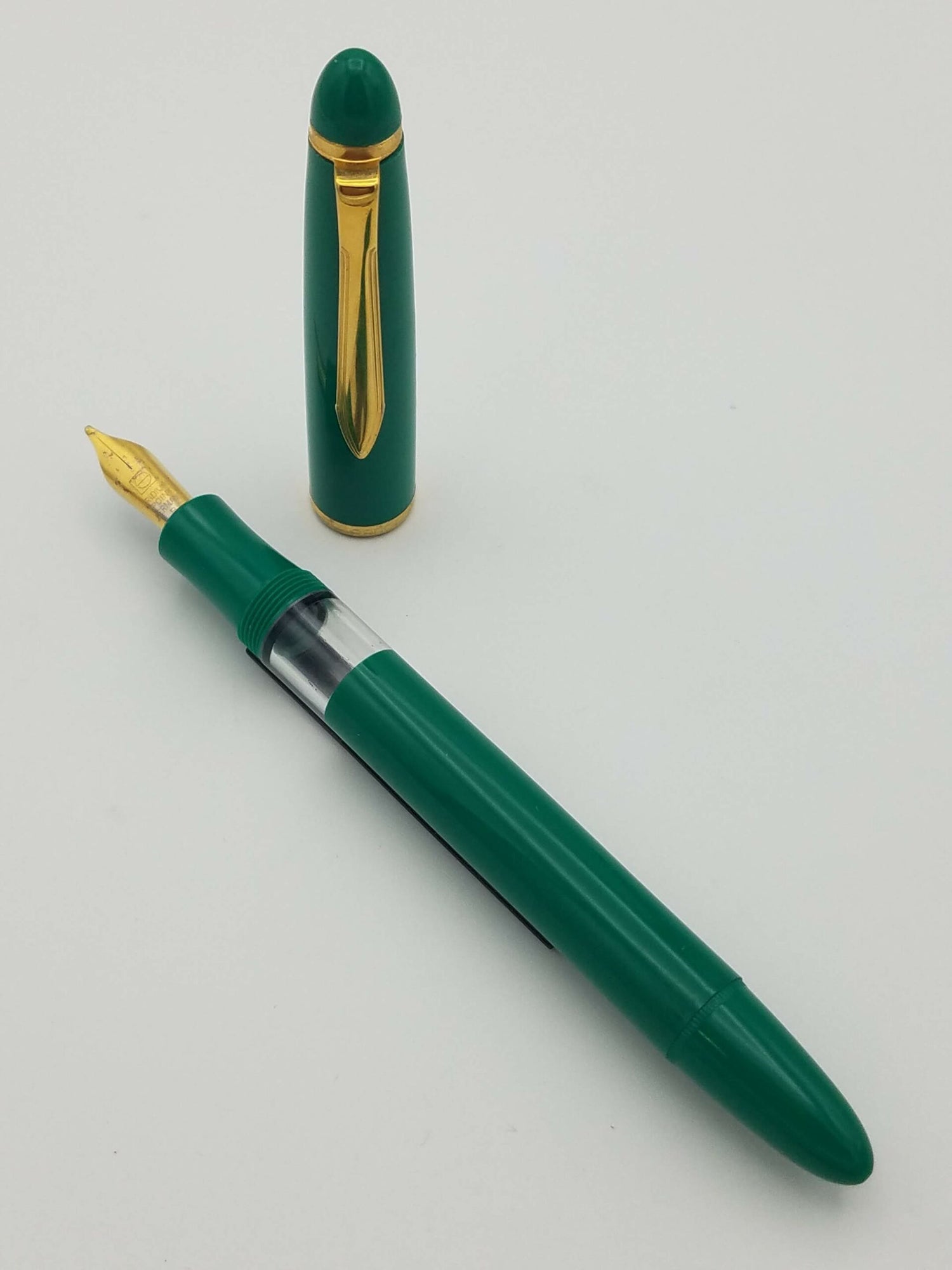 Senator Fountain Pen Green - Broad Steel Nib - Pre-Owned