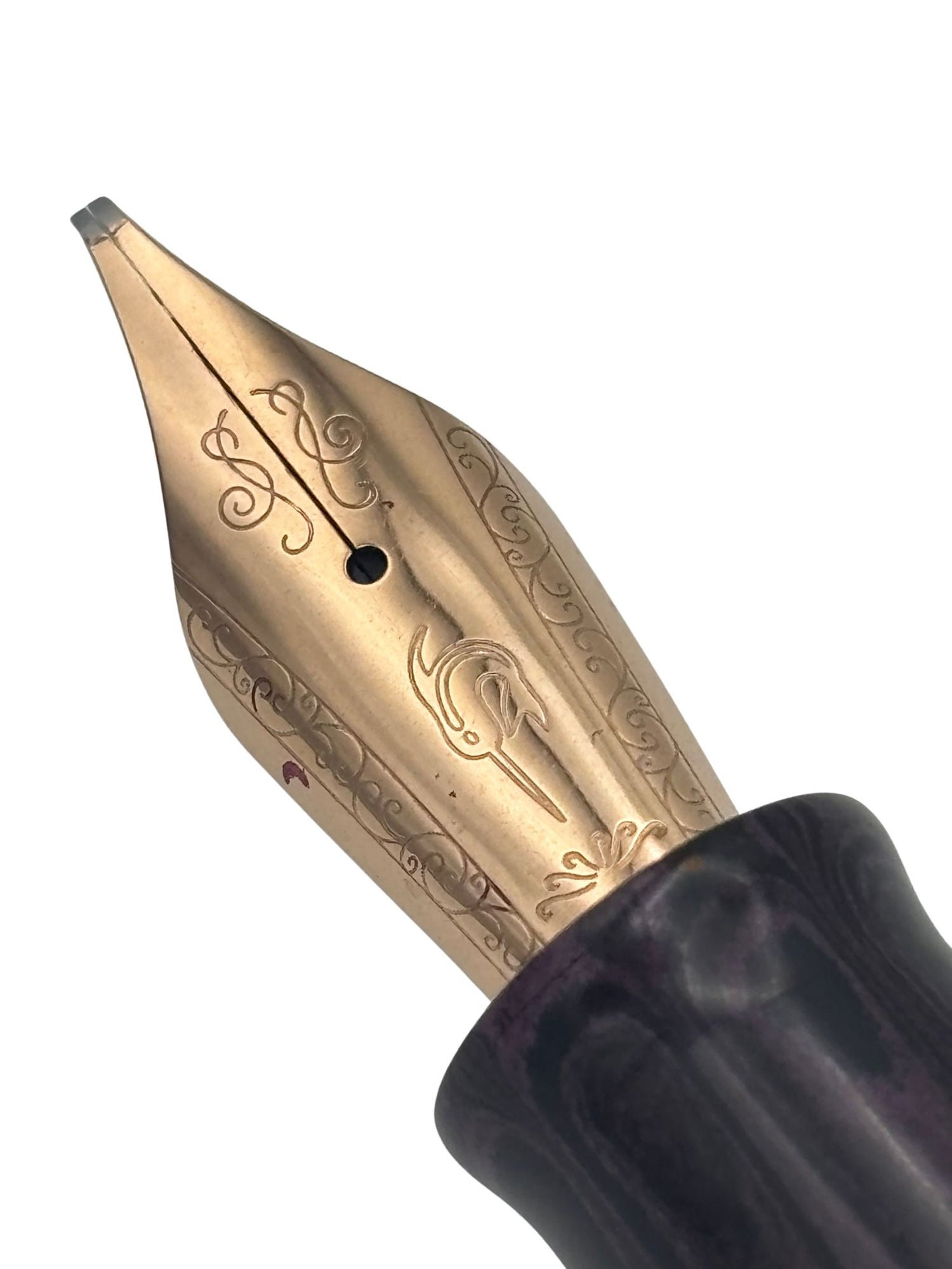 Nahvalur Nautilus Stylophora Berry - Double Broad Cursive Italic Nib - Pre-Owned