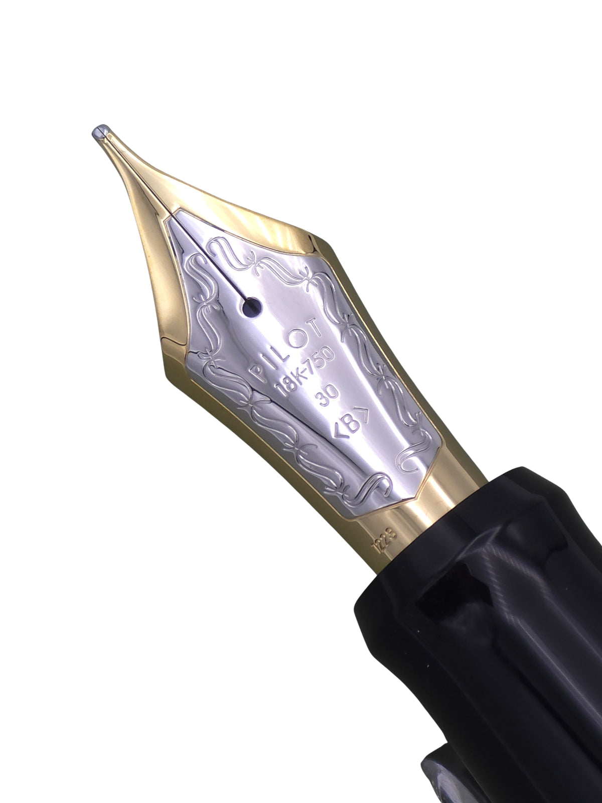 Pilot Custom Urushi Nihombashi 2024 Akane - 18k Broad Nib- Pre-Owned