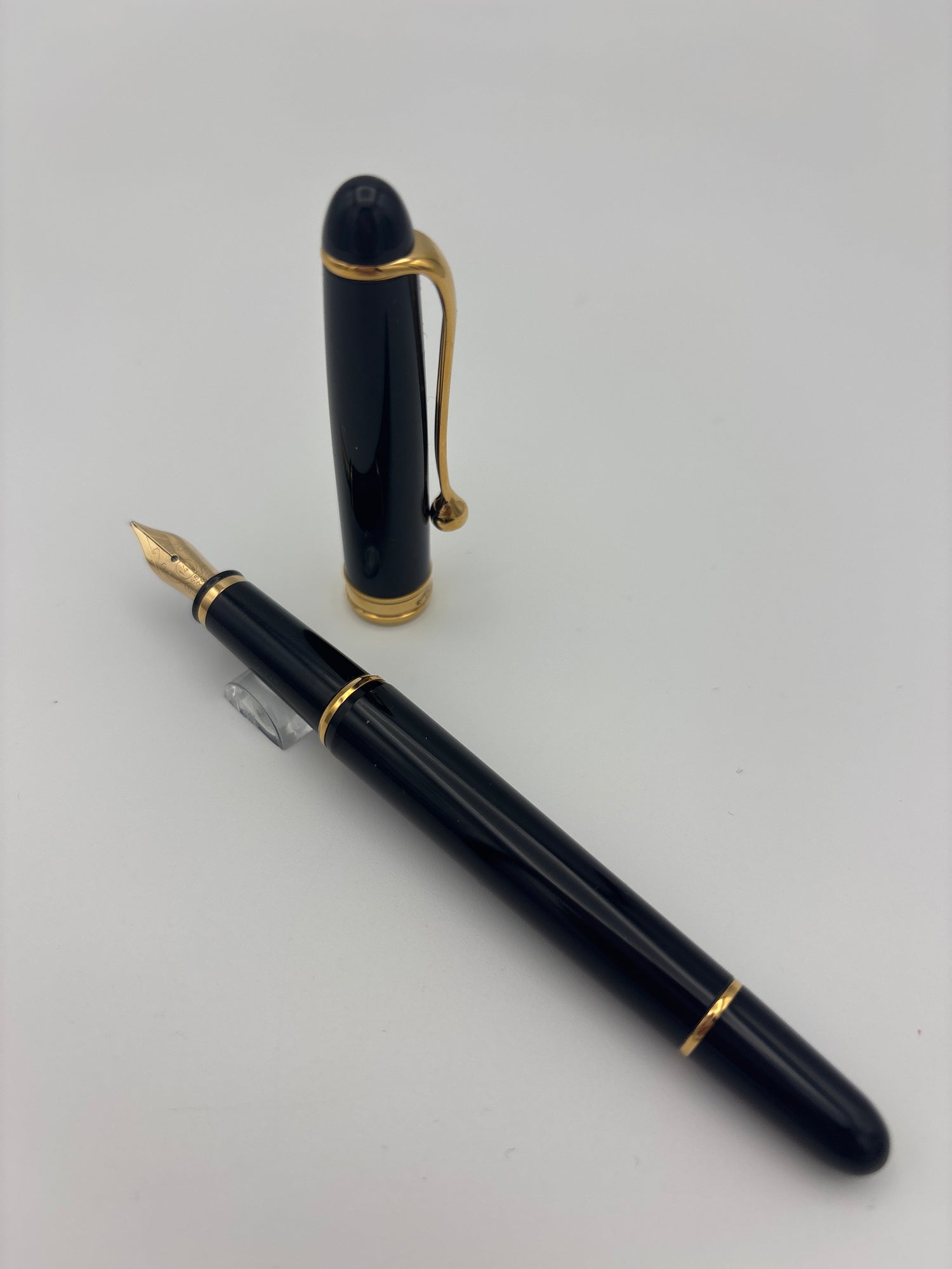 Aurora Ipsilon Resin Black -14k Medium Nib - Pre-Owned