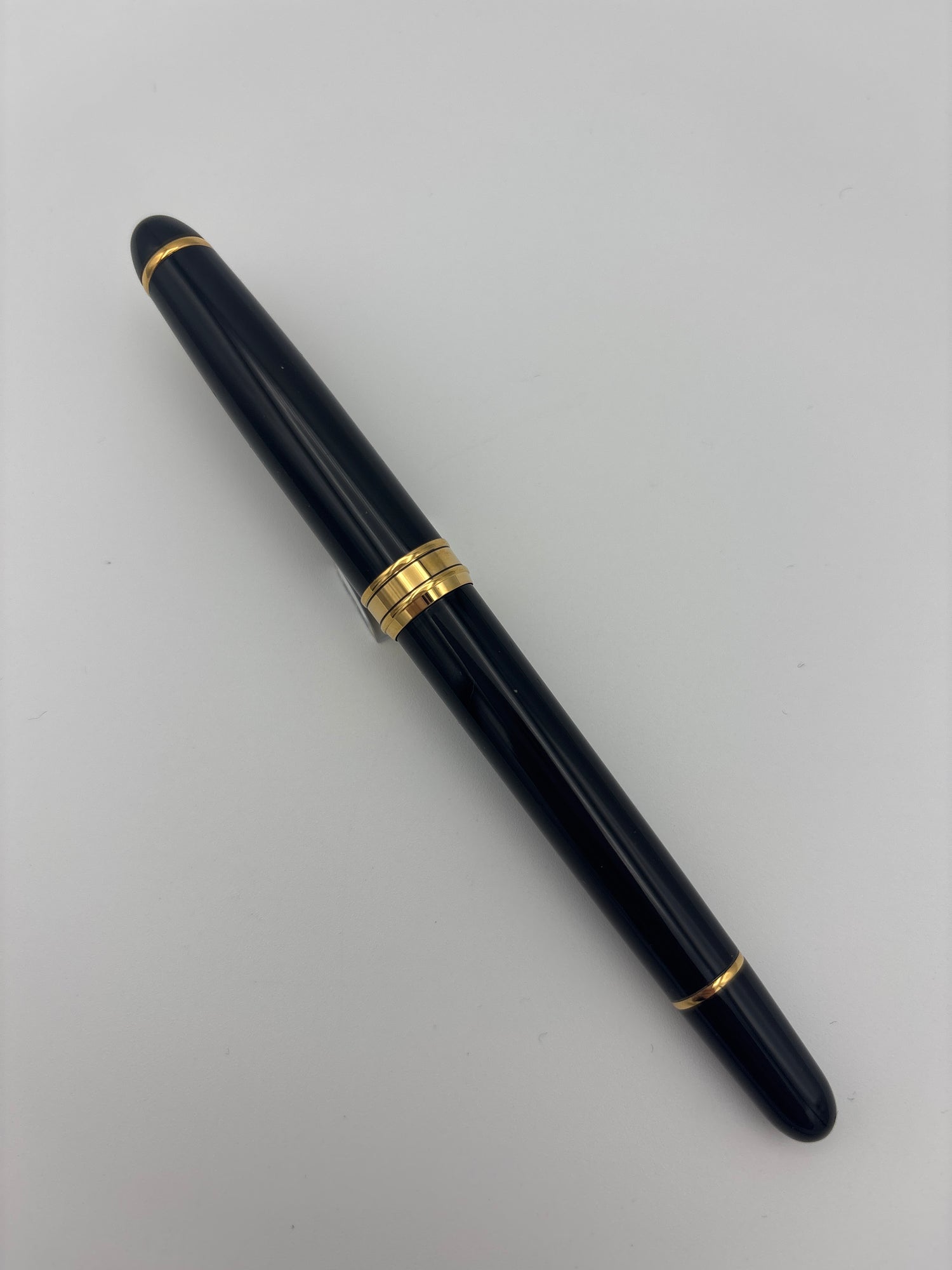 Aurora Ipsilon Resin Black -14k Medium Nib - Pre-Owned